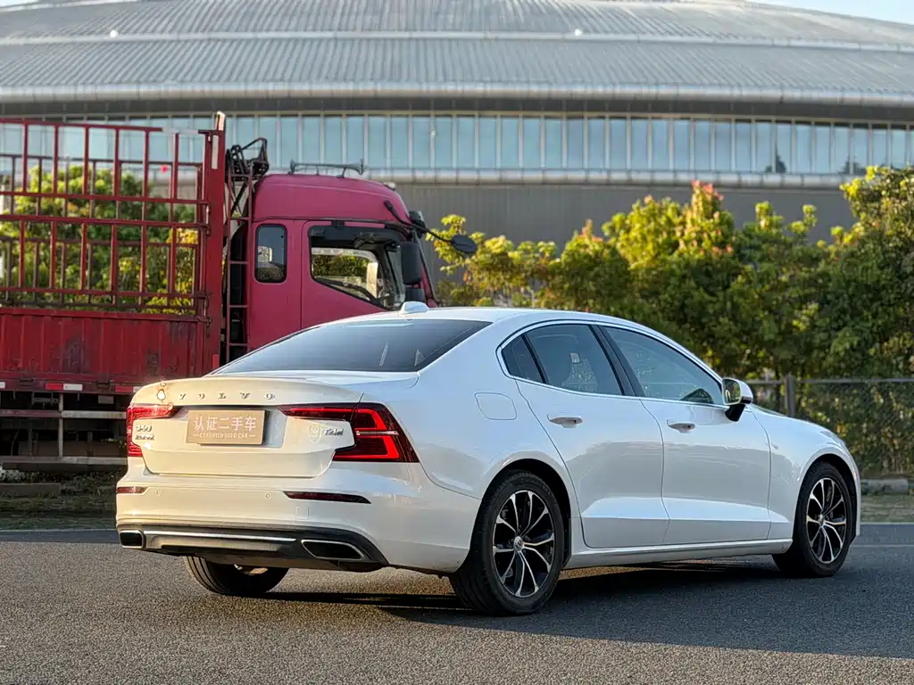 Volvo S60 2020 T4 Zhiyi Luxury Edition купить на сайте DeffCars