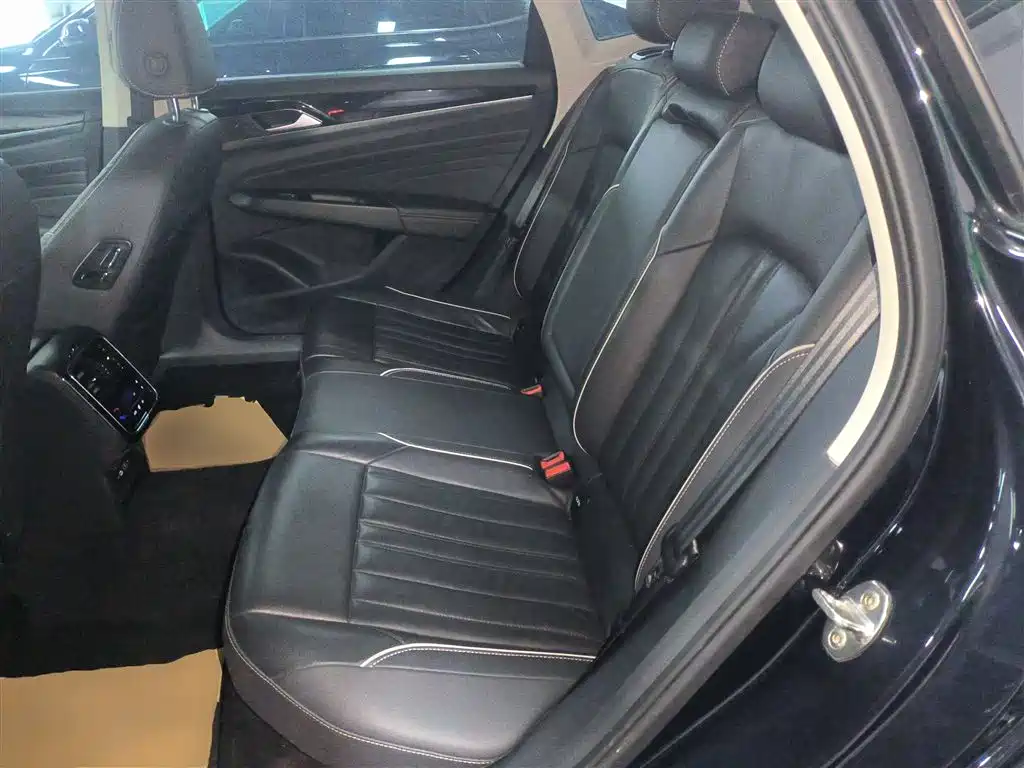 Passat 2023 330TSI Starry Sky Elite Edition купить на сайте DeffCars