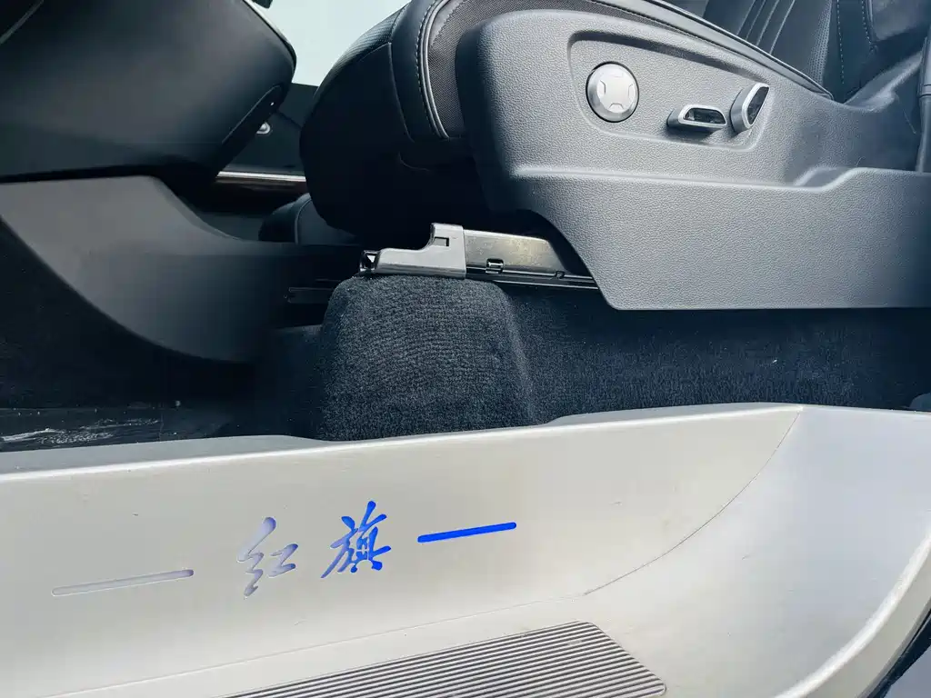 Hongqi HQ9 2023 2.0T Zhilian Flagship Edition купить на сайте DeffCars