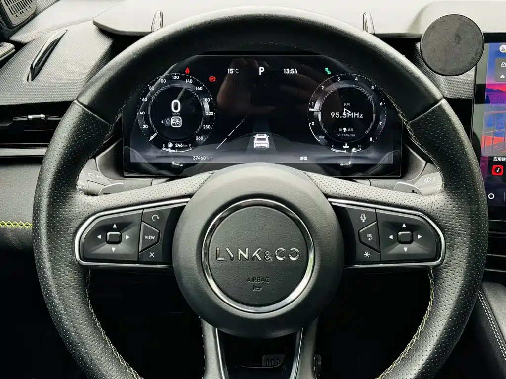 Lynk & Co 03 2023 1.5TD DCT Pro купить на сайте DeffCars