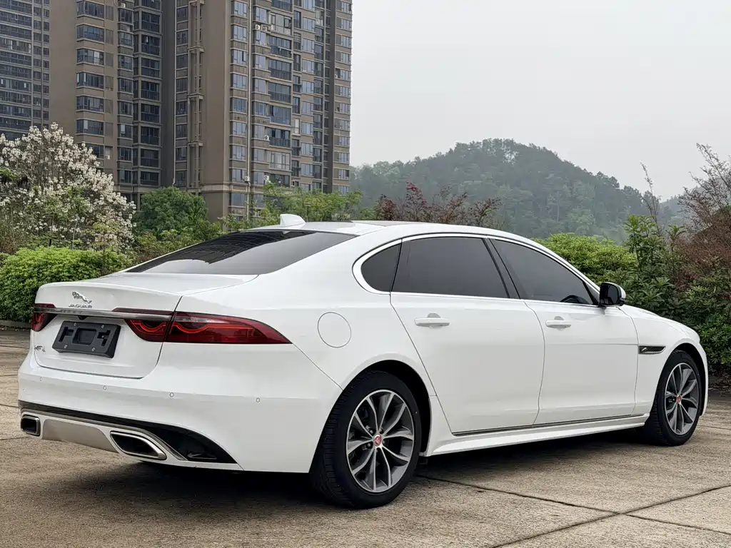 Jaguar XFL 2022 XFL 2.0T P250 two-wheel drive elite sports version купить на сайте DeffCars