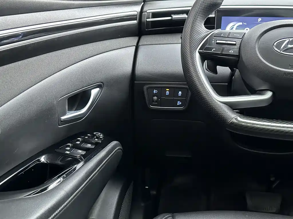 Tucson 2023 Tucson L 1.5T automatic two-wheel drive LUX premium version купить на сайте DeffCars