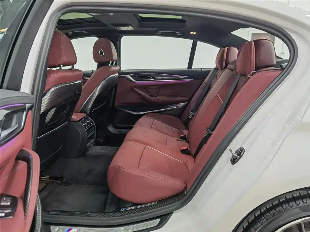 BMW 5 Series 2023 530Li Leading M Sports Package купить на сайте DeffCars