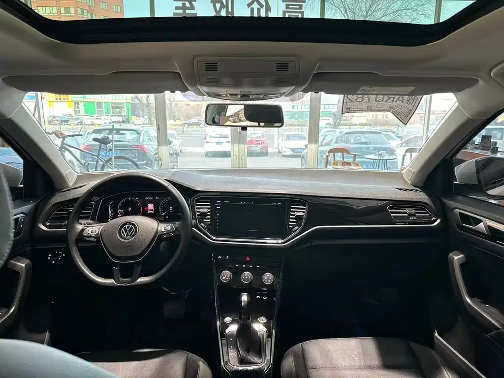 T-ROC 2021 280TSI DSG two-wheel drive comfortable and connected 30th anniversary commemorative edition купить на сайте DeffCars