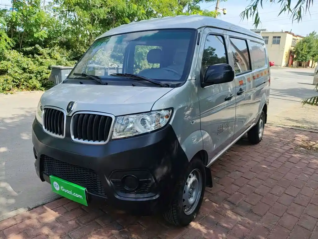 Hiace X30 2023 model 1.5L super luxury van 2/5 seats non-air conditioning version SWC15M купить на сайте DeffCars