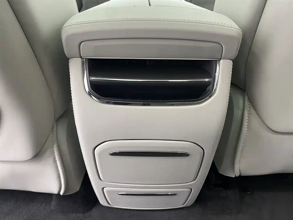 Volvo EM90 2025 Ultra six-seater купить на сайте DeffCars