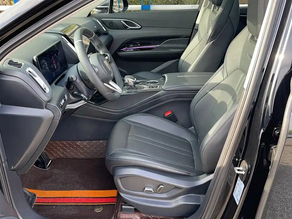 Hongqi HS3 2023 1.5T two-wheel drive good version купить на сайте DeffCars