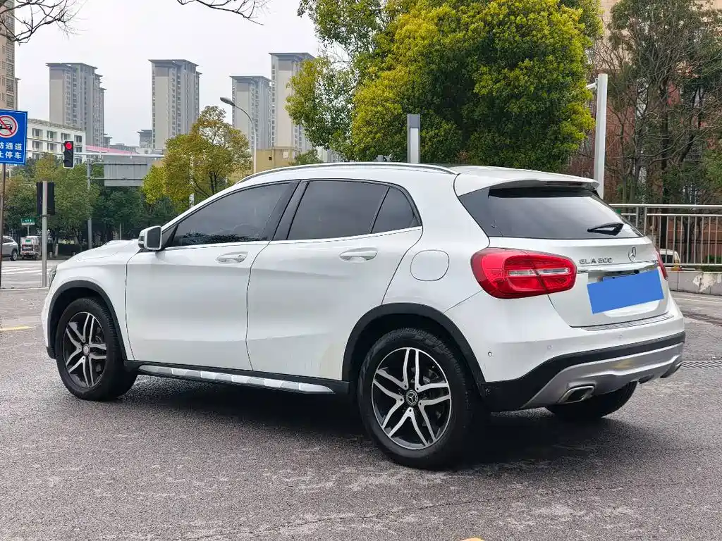 Mercedes-Benz GLA 2016 GLA 200 Fashion Model купить на сайте DeffCars