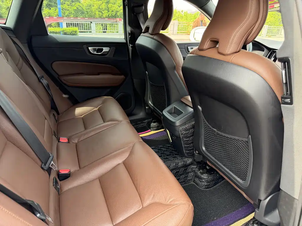 Volvo XC60 2023 B5 four-wheel drive Zhiyuan Deluxe Edition купить на сайте DeffCars
