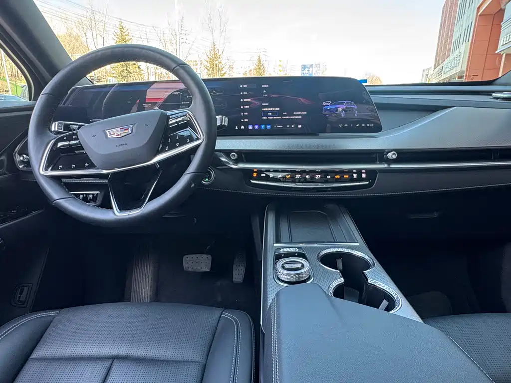Cadillac XT5 2026 2.0T Metropolis купить на сайте DeffCars
