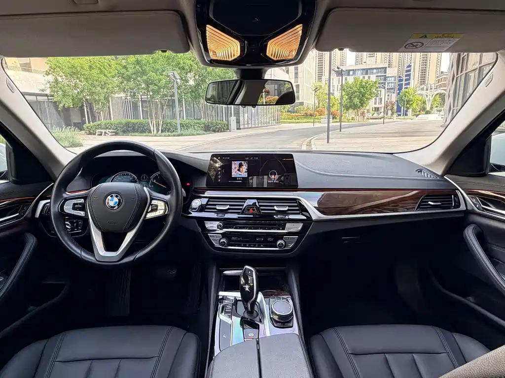 BMW 5 Series 2018 525Li Luxury Package купить на сайте DeffCars