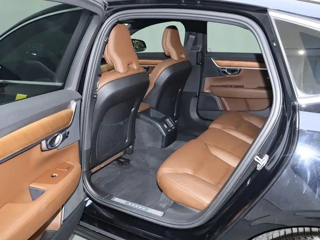 Volvo S90 2024 B5 Zhiyi Luxury Edition купить на сайте DeffCars