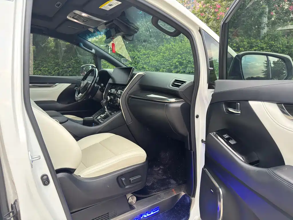 Lexus LM 2020 300h four-seat Royal Edition купить на сайте DeffCars