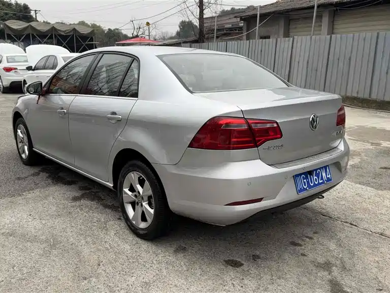 Bora 2014 1.6L manual comfort type купить на сайте DeffCars