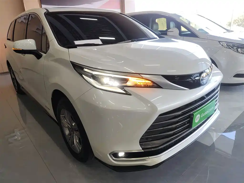 SIENNA 2023 2.5L Hybrid Deluxe Edition купить на сайте DeffCars