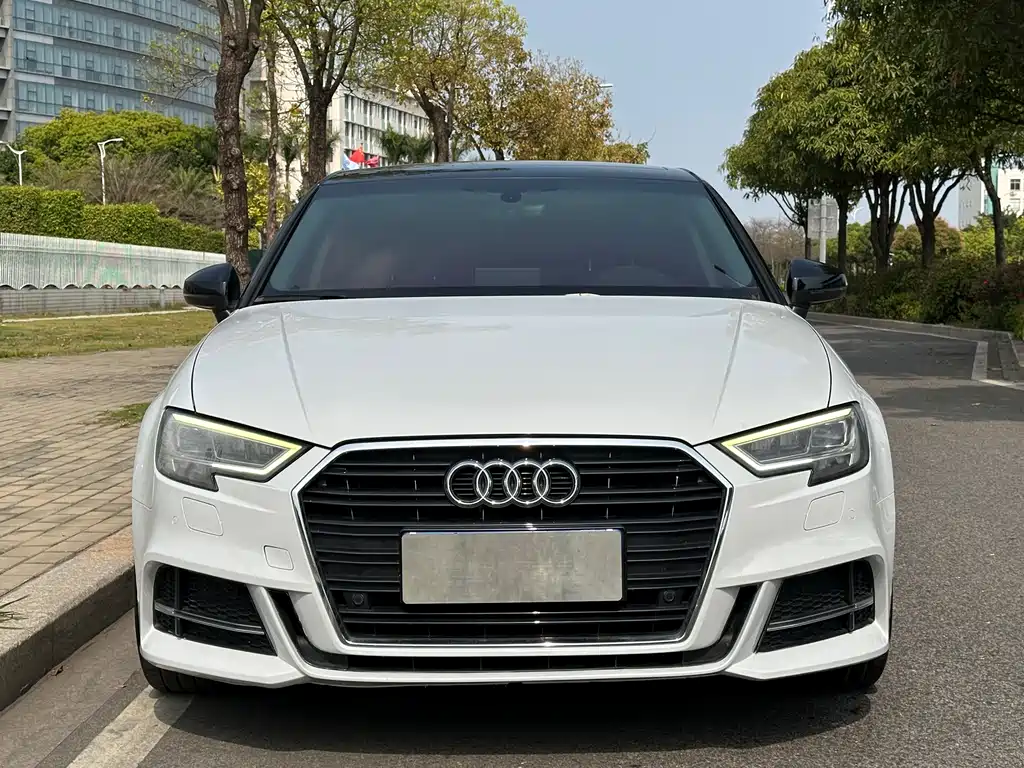 Audi A3 2019 Limousine 35 TFSI Fashion Type National VI купить на сайте DeffCars