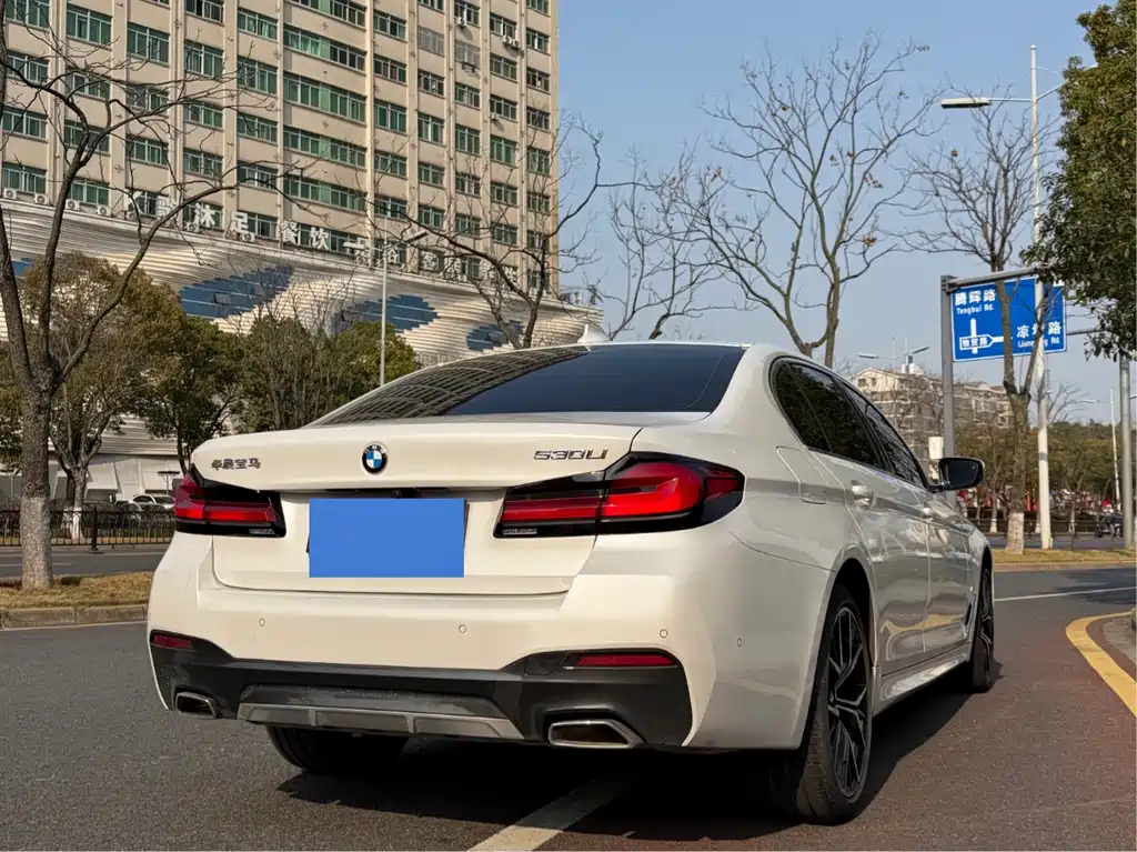 BMW 5 Series 2021 530Li Exclusive M Sports Package купить на сайте DeffCars