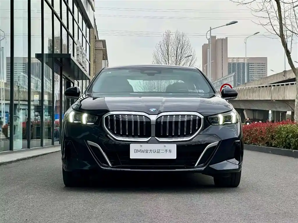 BMW 5 Series 2025 530Li Exclusive M Sports Package купить на сайте DeffCars
