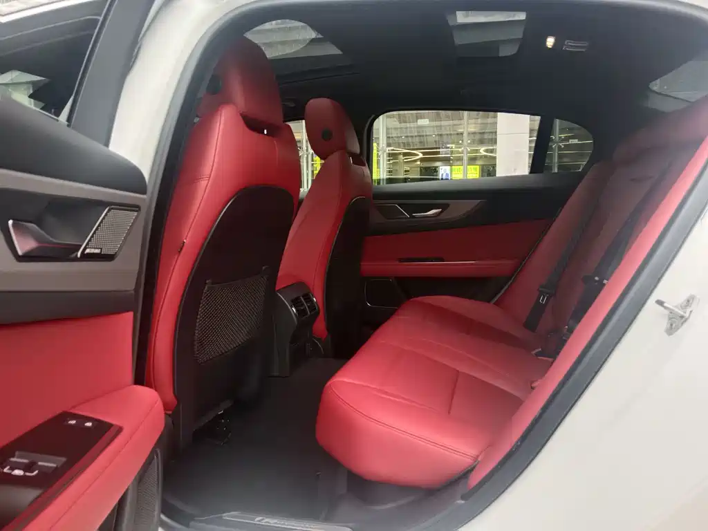 Jaguar XEL 2024 2.0T 250PS R-DYNAMIC S aggressive sports version купить на сайте DeffCars