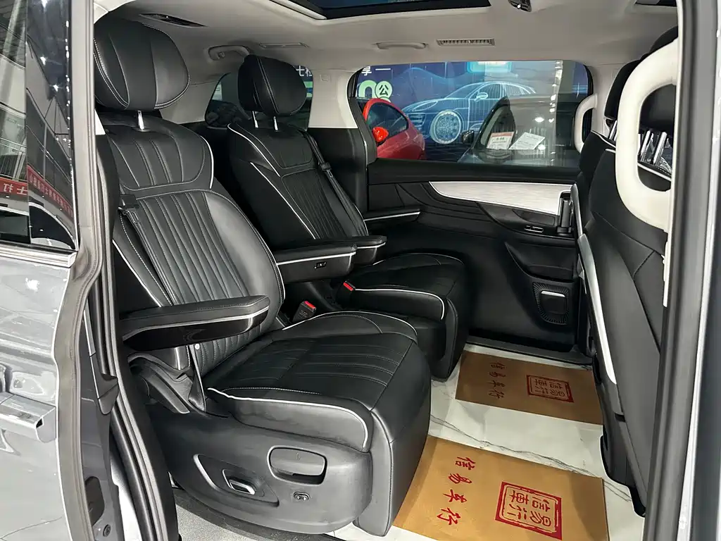 Roewe iMAX8 2022 400TGI flagship version купить на сайте DeffCars