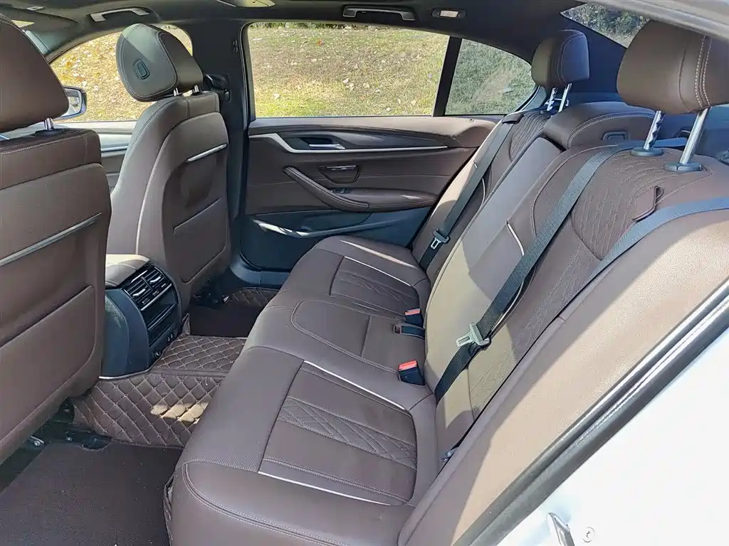 BMW 5 Series New Energy 2022 Model 535Le M Sports Package купить на сайте DeffCars