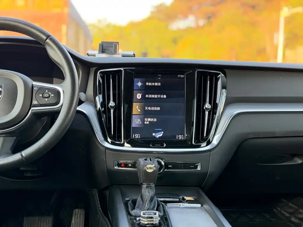 Volvo S60 2020 T4 Zhiyi Luxury Edition купить на сайте DeffCars