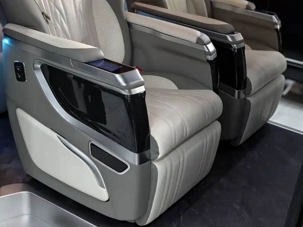 Mercedes V-Class 2022 V 260L Long Wheelbase Deluxe Edition купить на сайте DeffCars