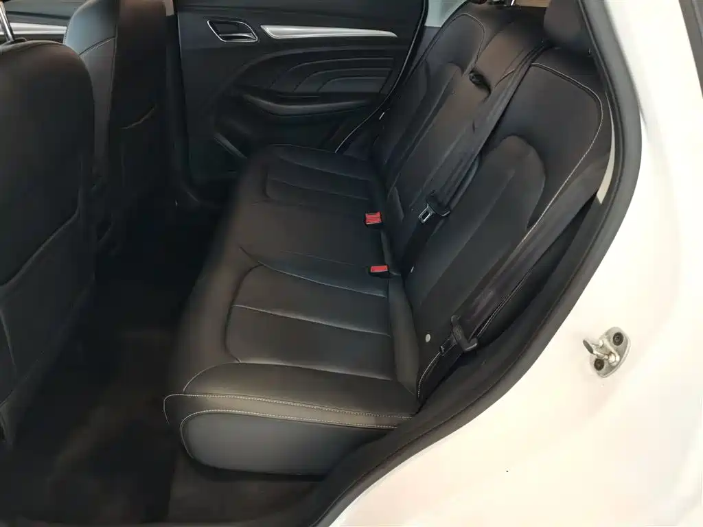 Roewe RX3 2018 1.6L Manual Internet Smart Edition купить на сайте DeffCars