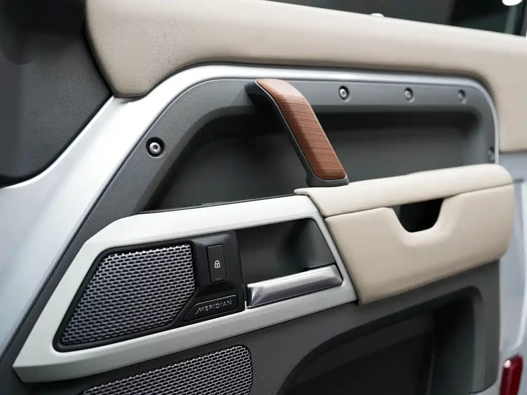 Land Rover Defender 2021 90 P400 X-DYNAMIC S купить на сайте DeffCars