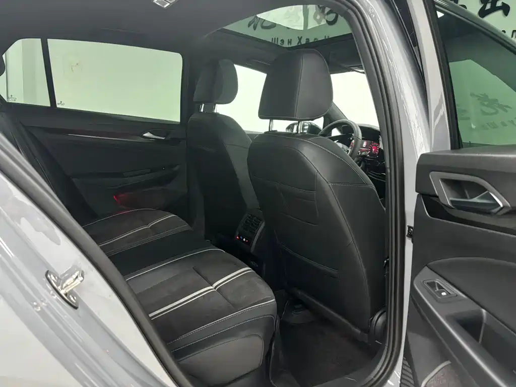 Golf 2023 280TSI DSG R-Line Lite купить на сайте DeffCars