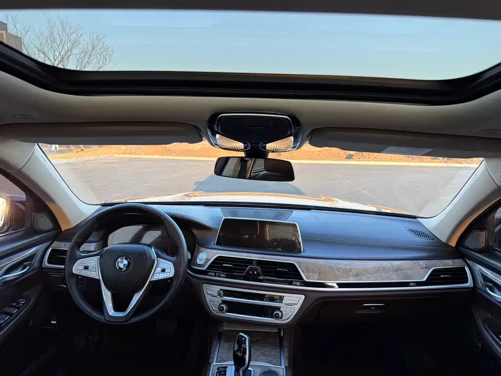 BMW 7 Series 2021 740Li Leading Luxury Package купить на сайте DeffCars