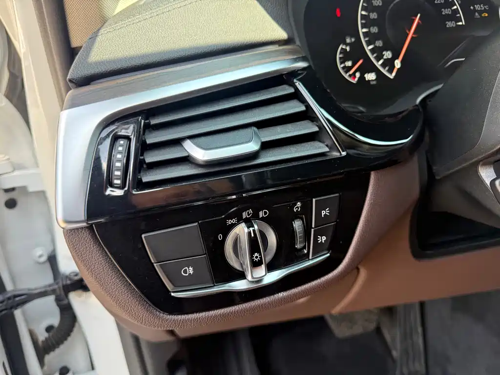 BMW 5 Series 2019 530Li Leading Luxury Package купить на сайте DeffCars