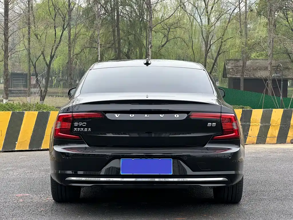 Volvo S90 2025 B5 Zhiya Luxury Edition купить на сайте DeffCars