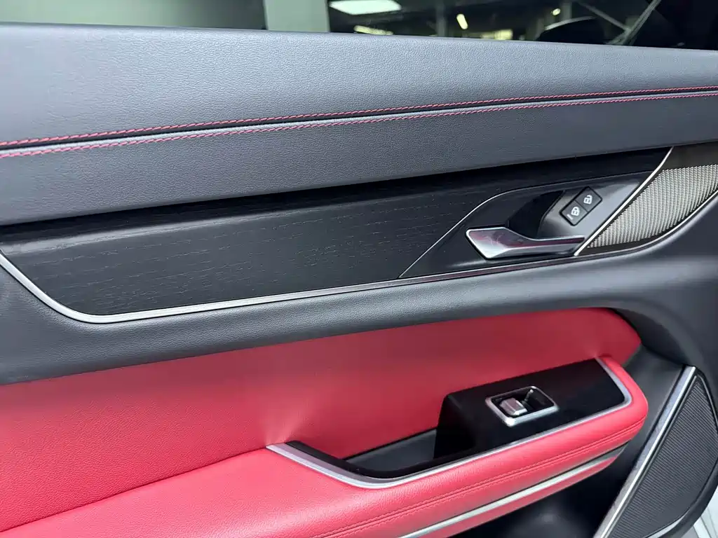 Jaguar XFL 2023 XFL 2.0T P250 two-wheel drive elite sports version купить на сайте DeffCars