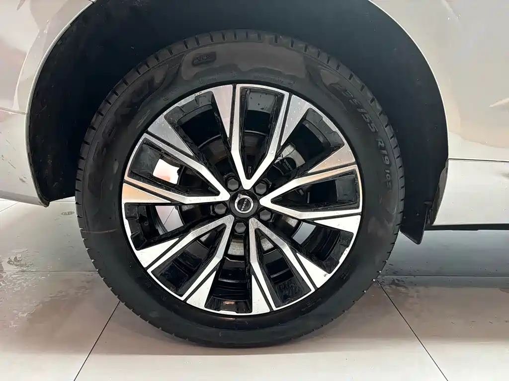 Volvo XC60 2025 B5 four-wheel drive Zhiyuan luxury version купить на сайте DeffCars
