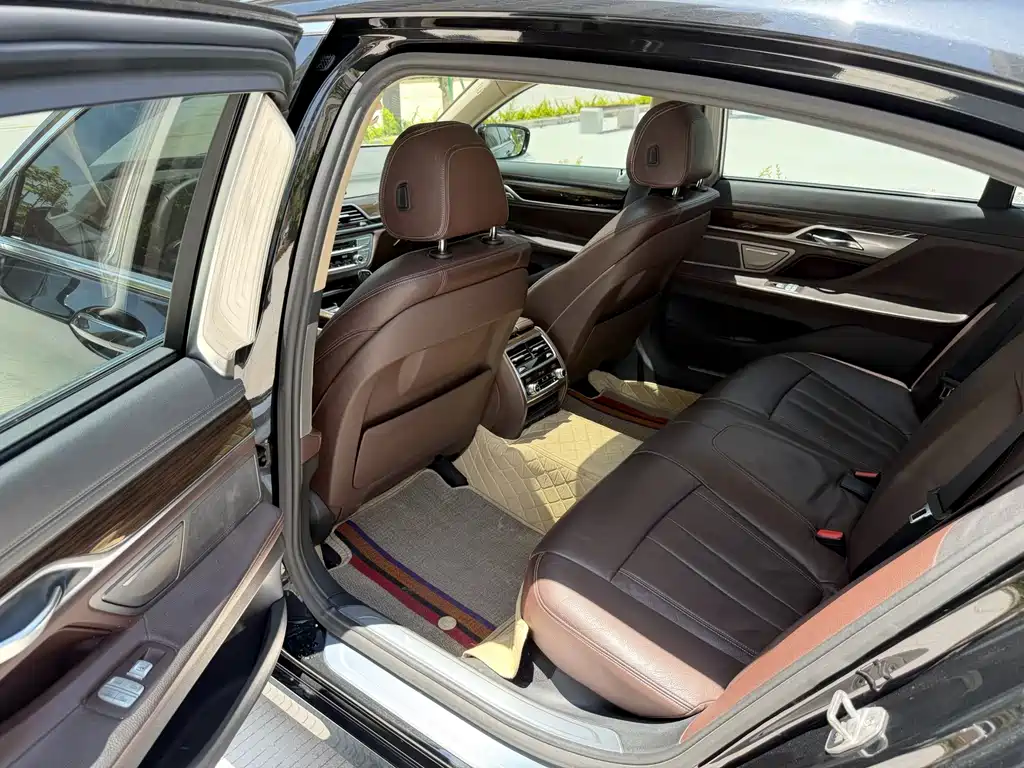 BMW 7 Series 2016 730Li Luxury купить на сайте DeffCars