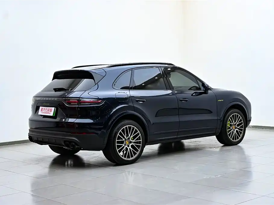 Cayenne New Energy 2023 Cayenne E-Hybrid 2.0T Platinum Edition купить на сайте DeffCars