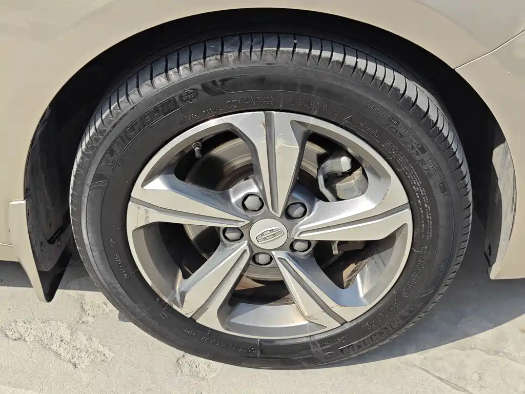 Emgrand GL 2018 1.8L manual elite smart connected model купить на сайте DeffCars