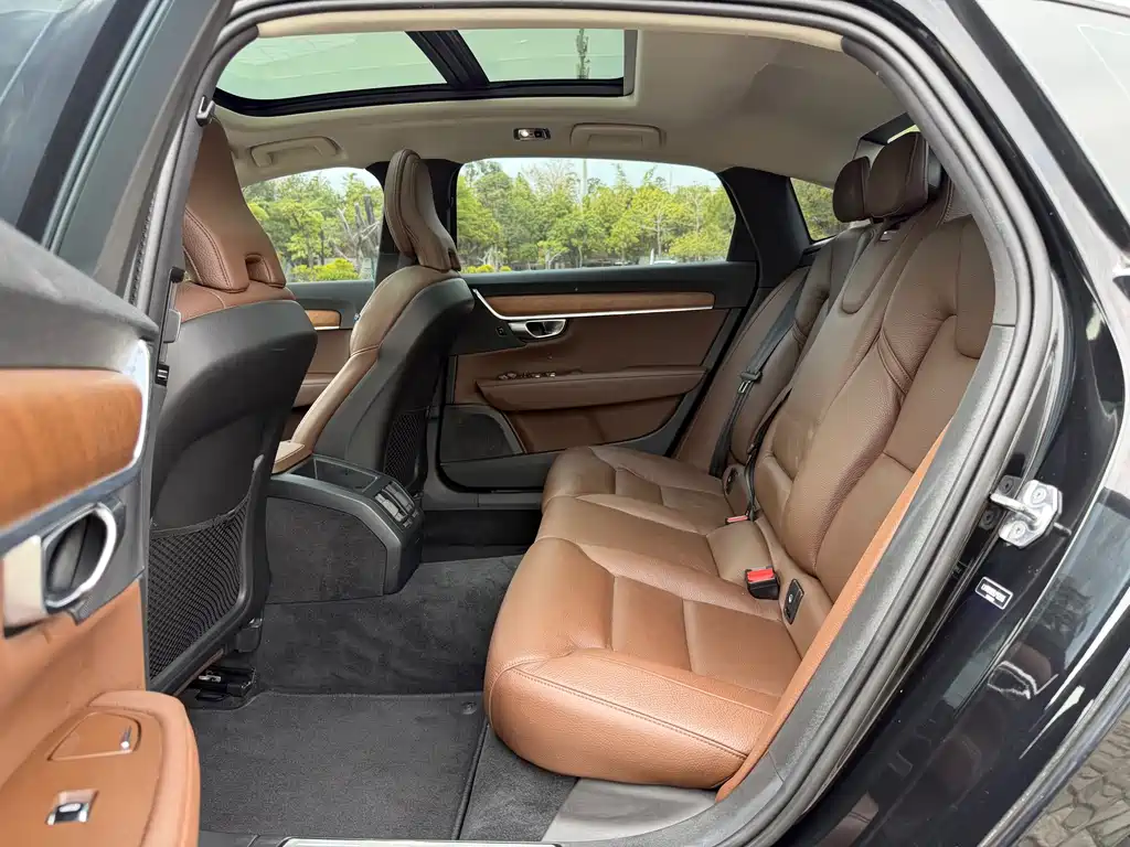 Volvo S90 2020 T5 Zhiyi Luxury Edition купить на сайте DeffCars