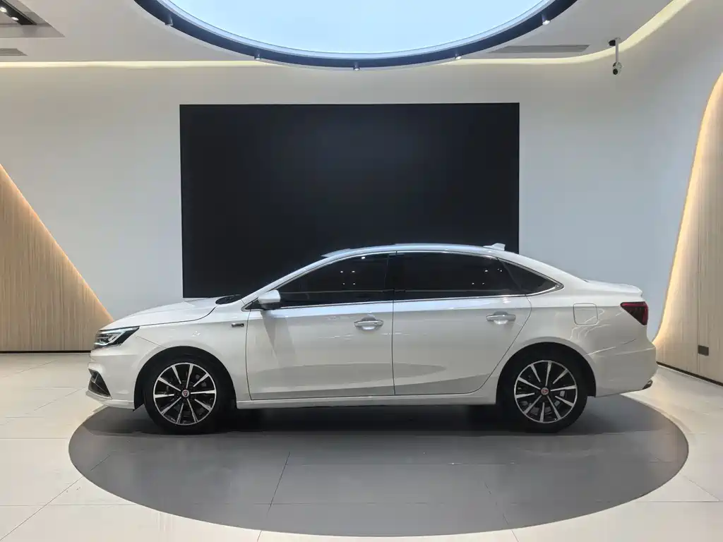 Roewe i6 New Energy 2019 PLUS 50T Internet Honor Smart Edition купить на сайте DeffCars
