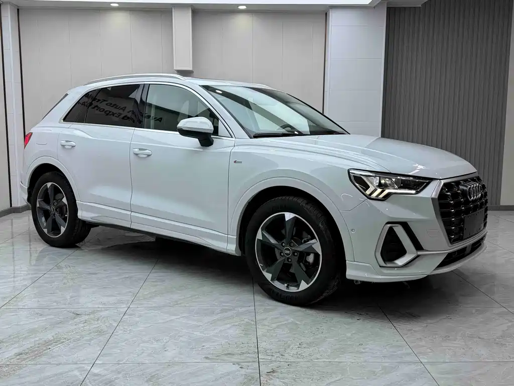 Audi Q3 2022 35 TFSI Fashionable and Dynamic купить на сайте DeffCars