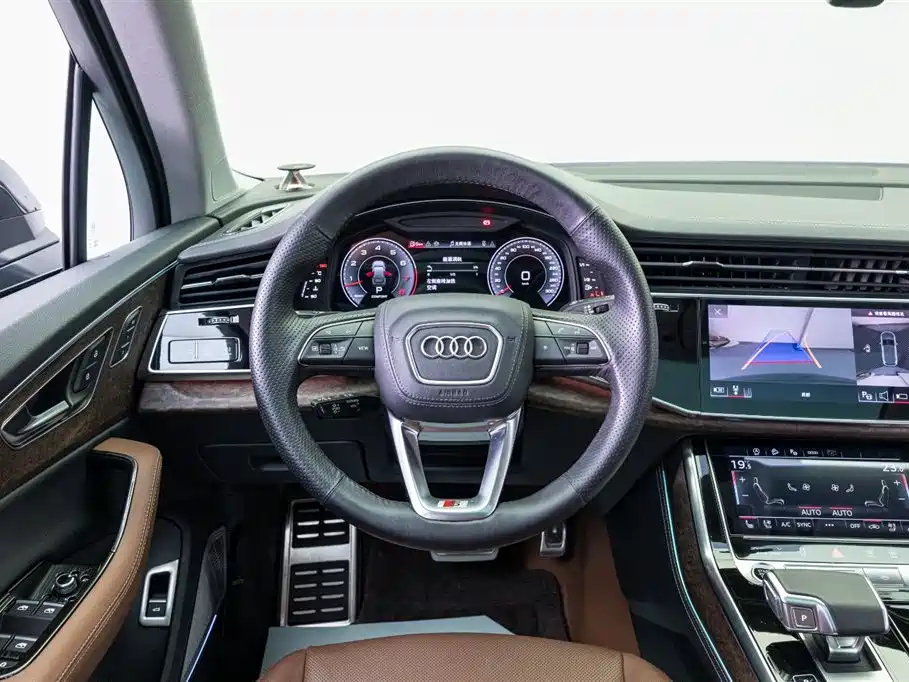 Audi Q7 2025 55 TFSI quattro S line sports купить на сайте DeffCars