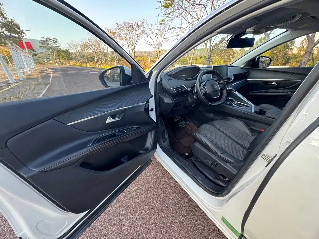 Peugeot 5008 2017 350THP 7-seater Elite Edition купить на сайте DeffCars