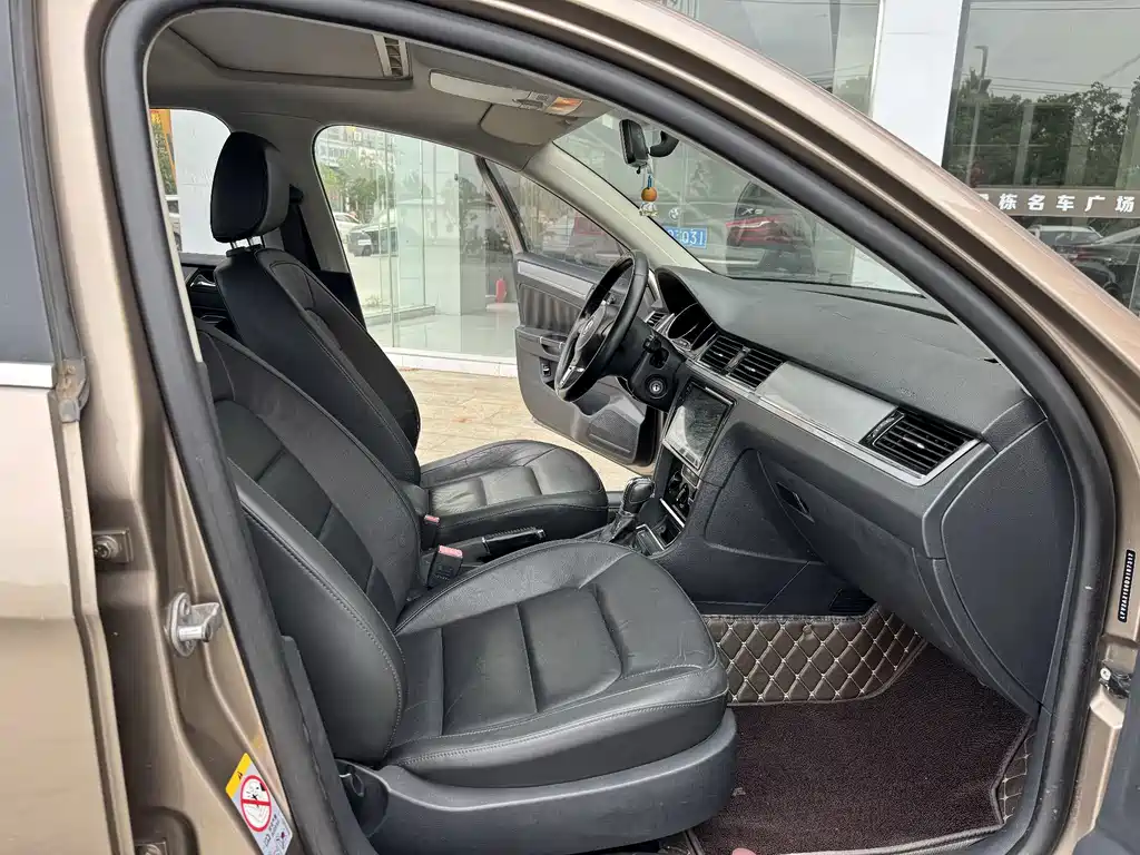Bora 2013 1.4T automatic comfort model купить на сайте DeffCars