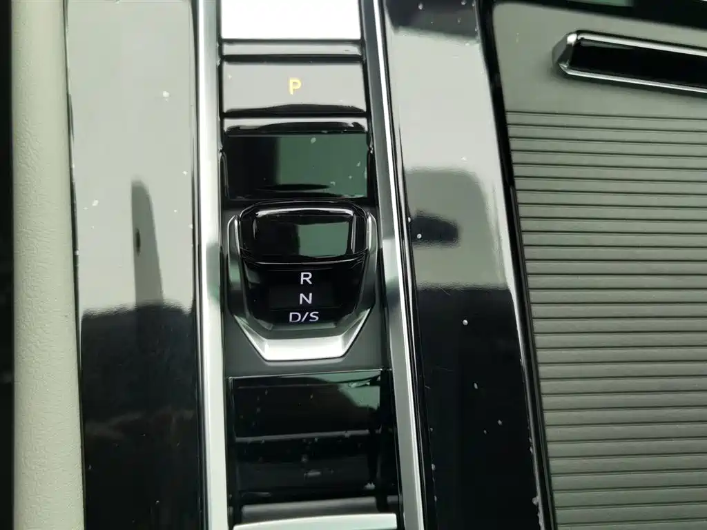 Touron 2024 380TSI four-wheel drive luxury version купить на сайте DeffCars