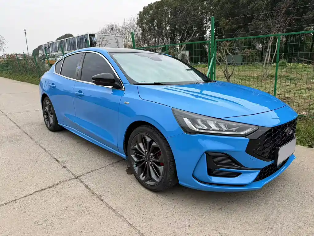 Focus 2022 Sedan EcoBoost 180 Automatic ST Line купить на сайте DeffCars