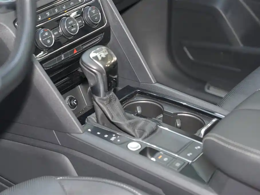 Touron 2020 facelift 330TSI two-wheel drive luxury version купить на сайте DeffCars