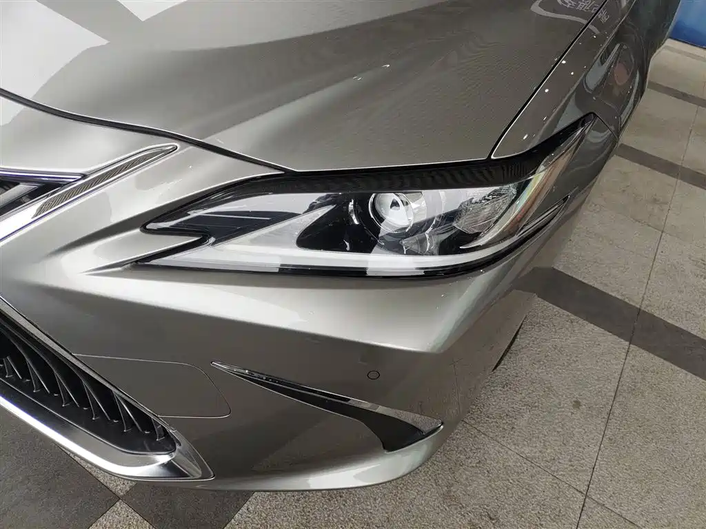 Lexus ES 2018 260 Excellence Edition National V купить на сайте DeffCars