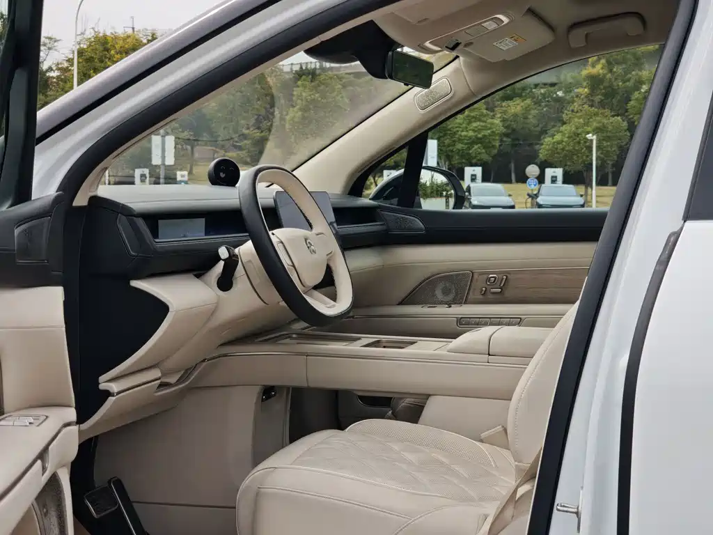 NIO ES8 2026 Six-seater Executive Deluxe Edition купить на сайте DeffCars