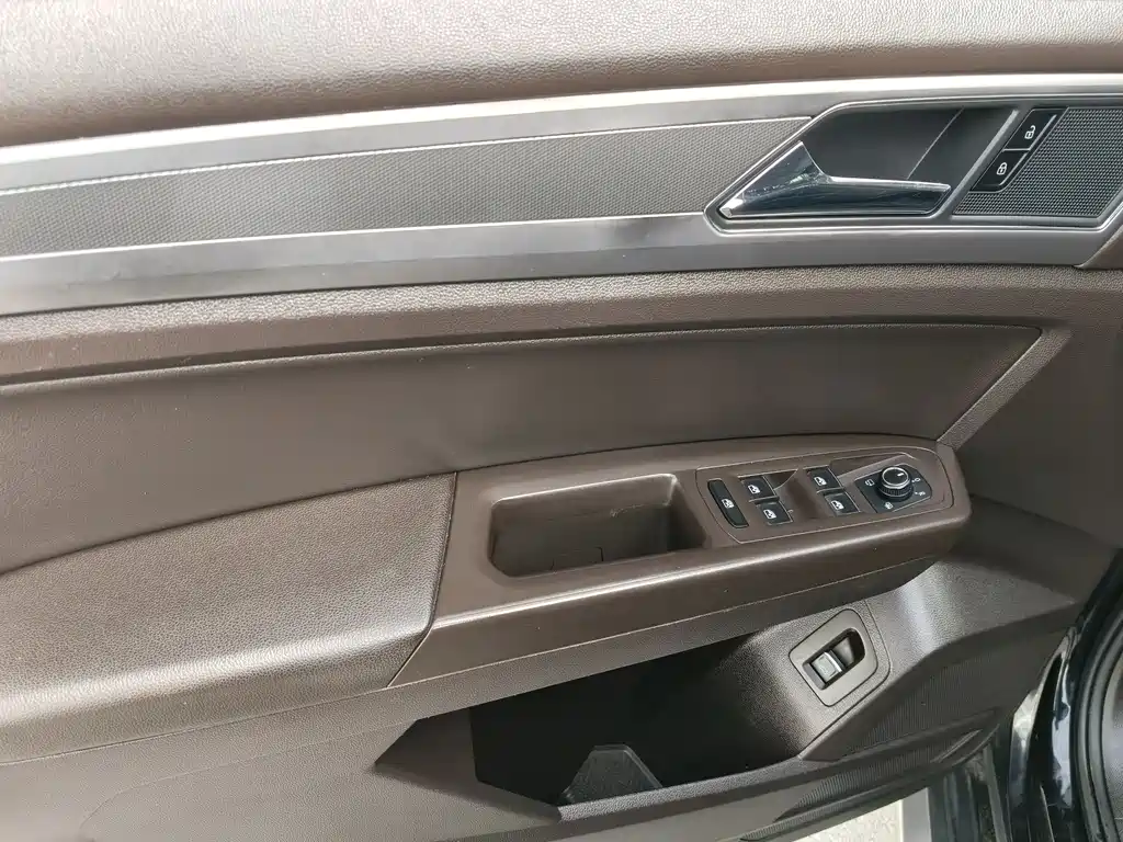 Touron 2017 330TSI two-wheel drive luxury version купить на сайте DeffCars